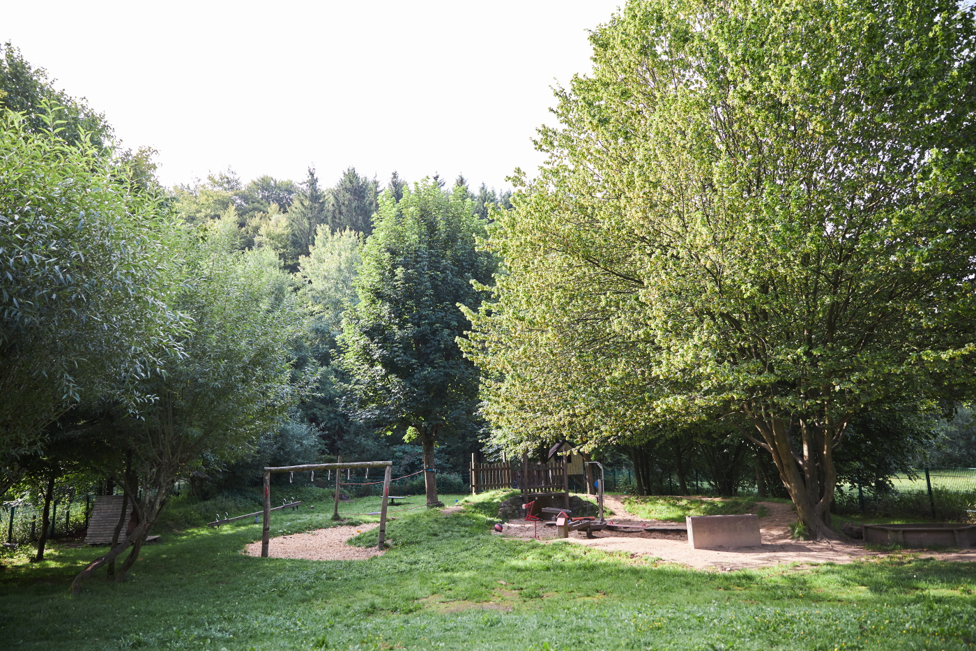  Außengelände – Kindergarten-Regenbogen.de Illustration 